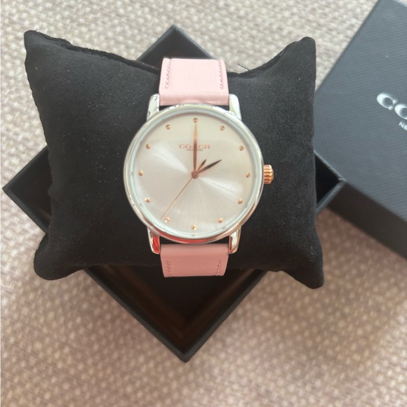 Coach pink leather strap watch - Picture 4 of 6